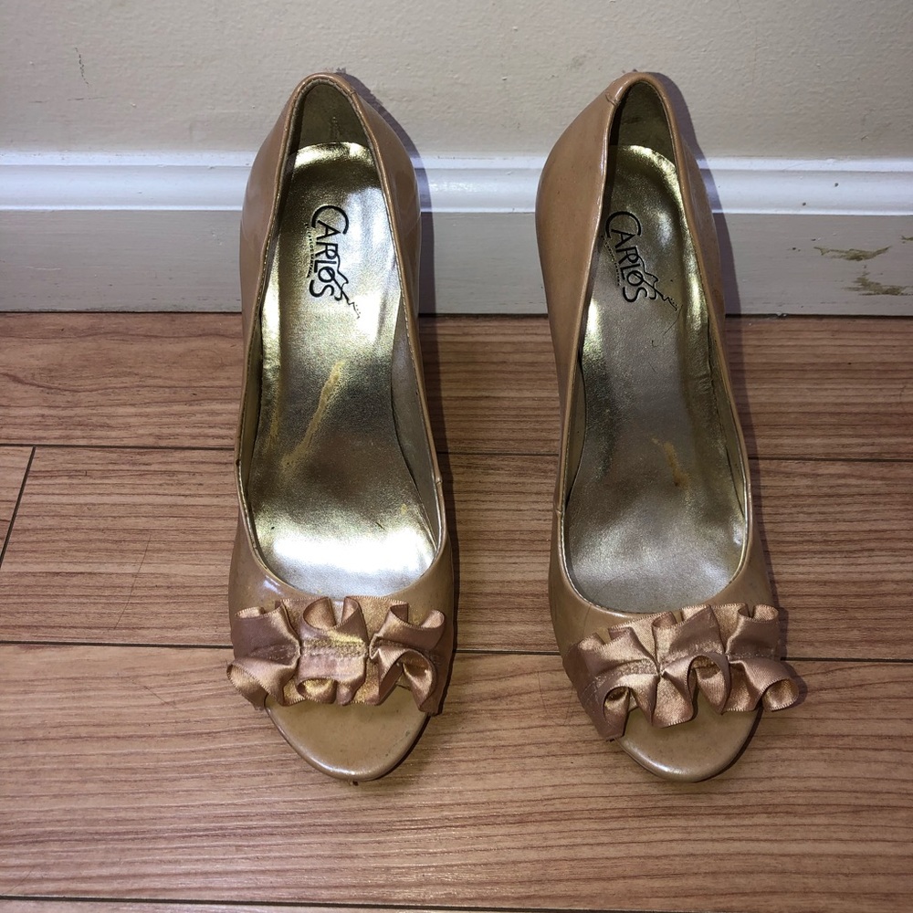 Carlos Santana peep toe pumps!
